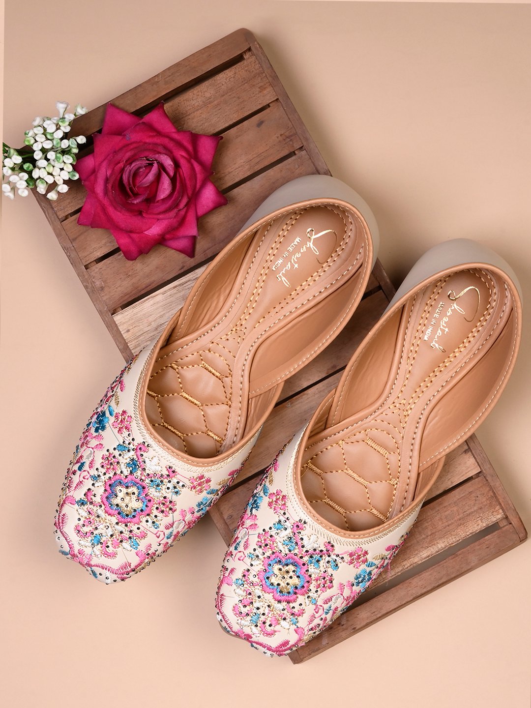 Shoestail Women's Embroidered Ethnic Jutti for Women | Traditional Punjabi Mojari Flats | Handcrafted Floral Design | Comfortable Slip-On Wedding, Festive & Casual Footwear